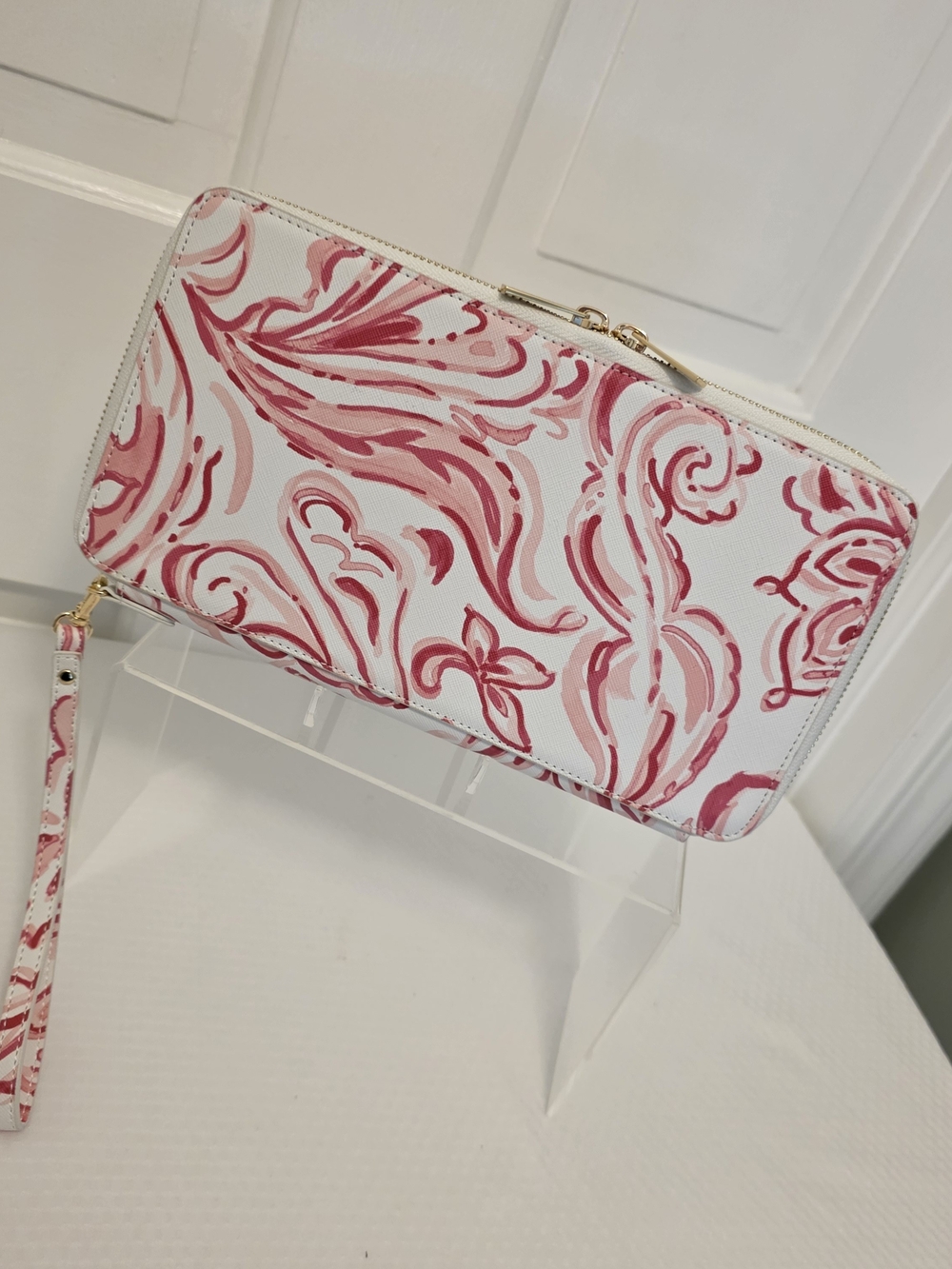 Talbots White Wristlet with Pink Swirl Print